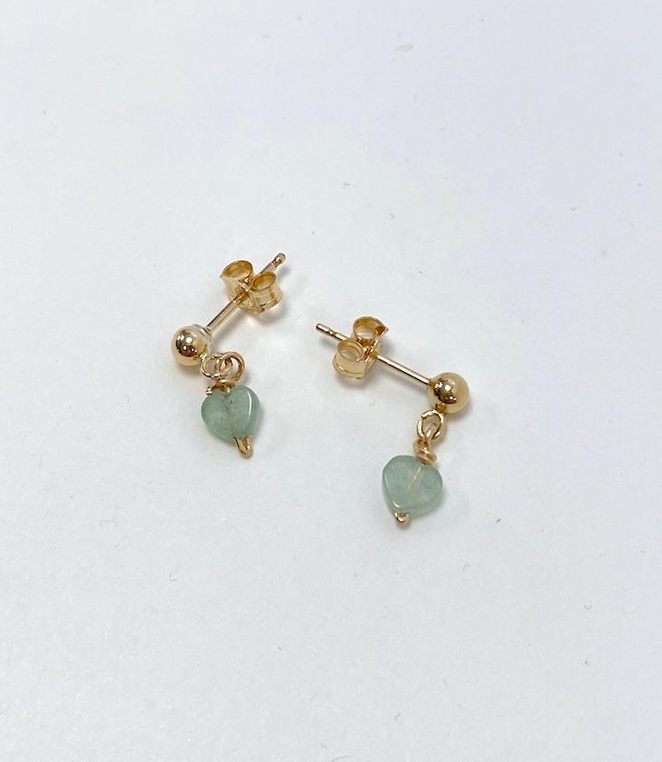 Stud earrings with a jade heart