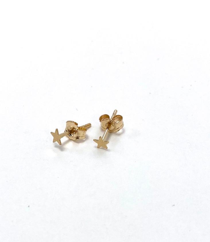 Ear stud star simple
